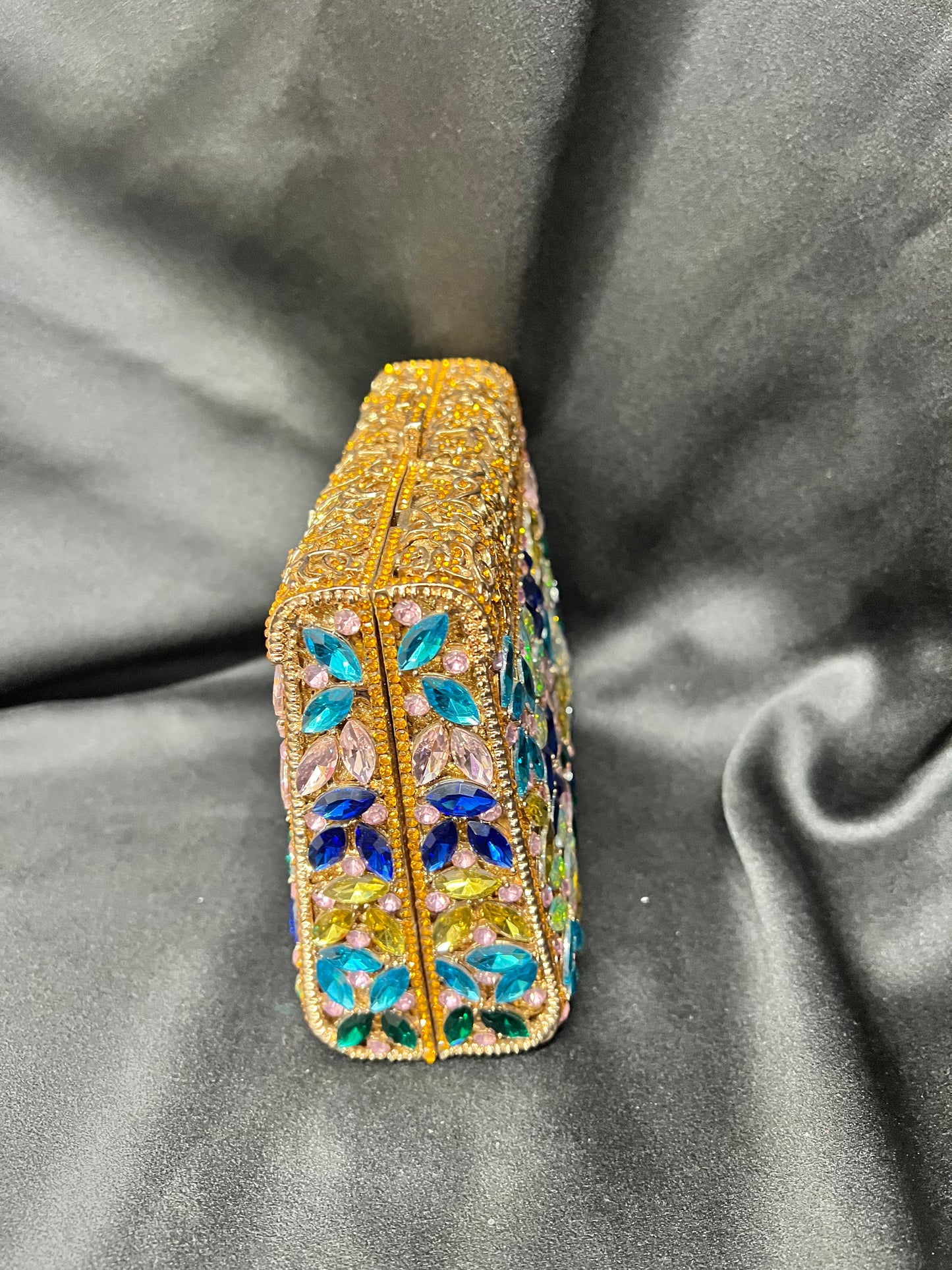 Crystal stones clutch