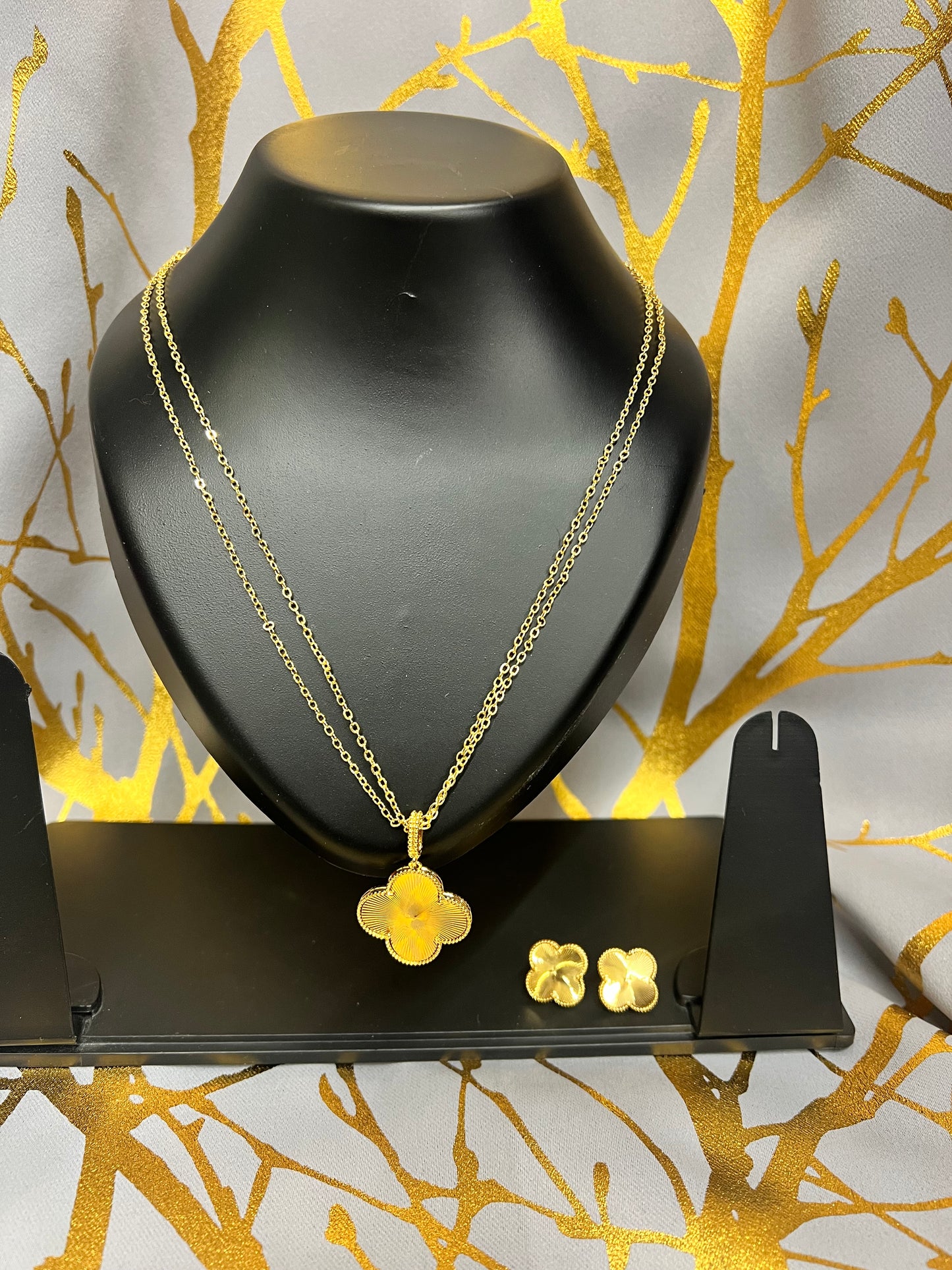Simple chain and earring