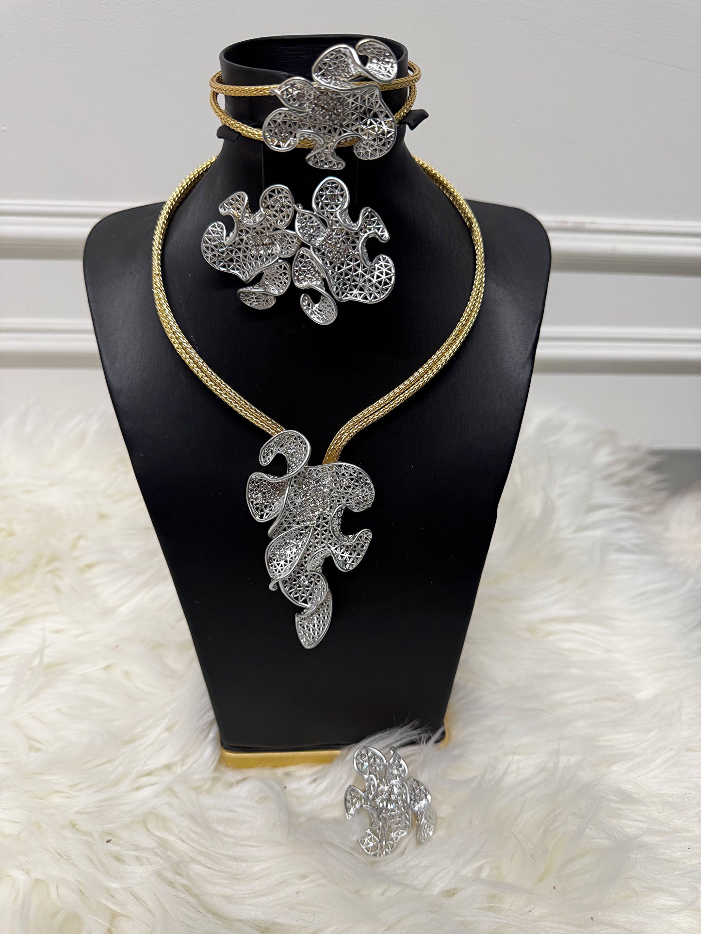 Arinola jewelry set