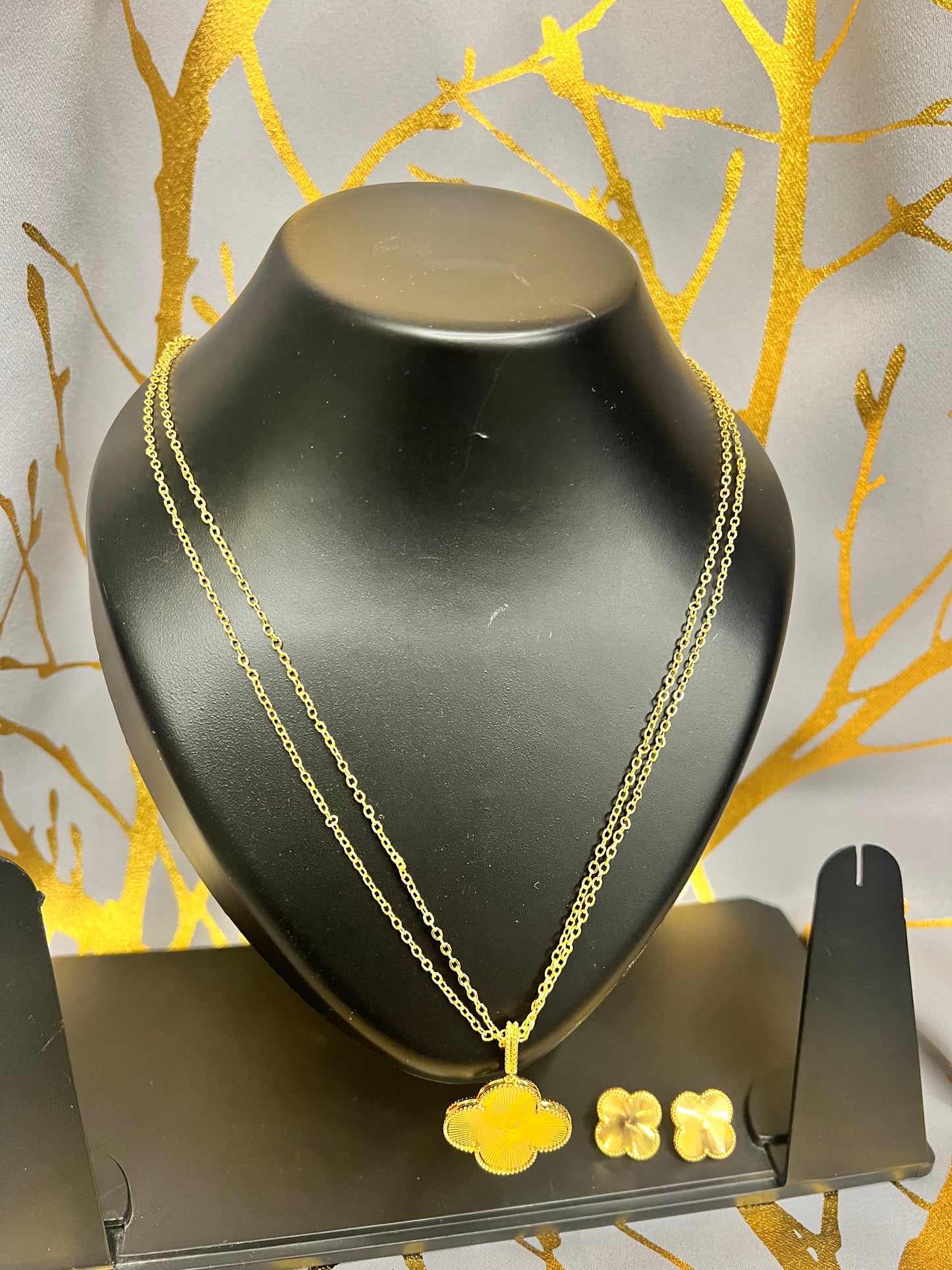 Simple chain and earring